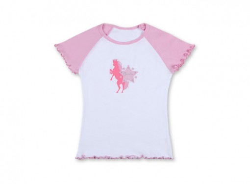 girlPinkTshirt